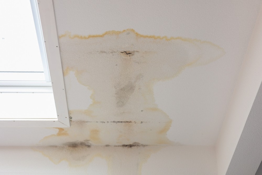 Room with a ceiling affected by water damage